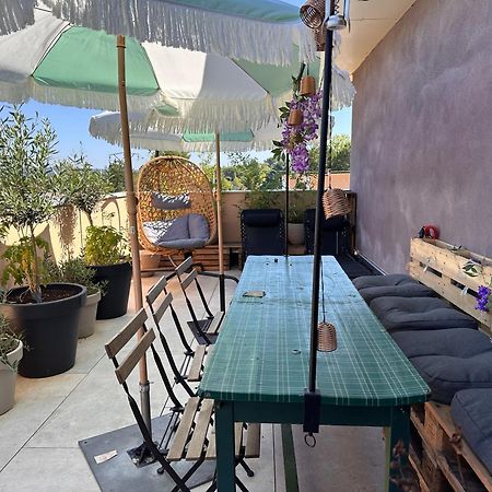 Joli Studio Le Clos D'Aix Avec Grande Terrasse Piscine Et Parking Gratuit آيكس أومبروفينس المظهر الخارجي الصورة